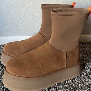W11 tall dipper UGGS - new